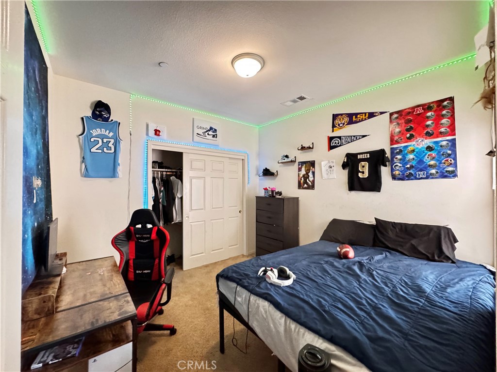 https://media.crmls.org/medias/f46a6d5d-cf77-4536-bc55-df4c8f95f120.jpg?preset=X-Large