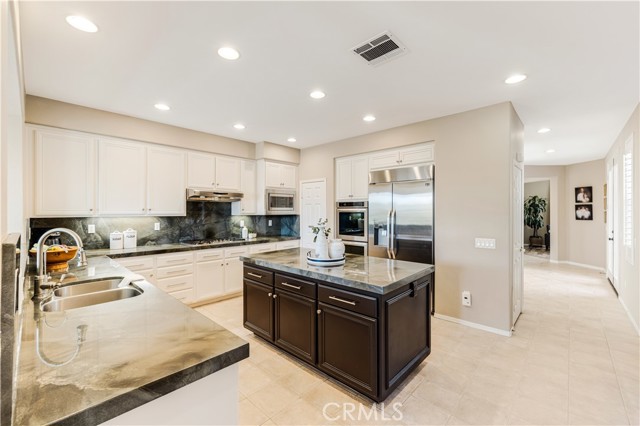 Detail Gallery Image 15 of 55 For 14690 Corkwood Dr, Moorpark,  CA 93021 - 5 Beds | 3/1 Baths