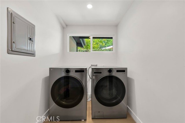 Detail Gallery Image 8 of 40 For 4941 Rigoletto St, Woodland Hills,  CA 91364 - 3 Beds | 2/1 Baths