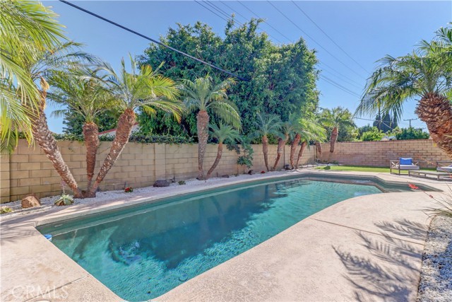 11428 Snowdrop Avenue, Fountain Valley CA: https://media.crmls.org/medias/f46ccdc0-abf6-4dfe-84df-4a1cf657107e.jpg