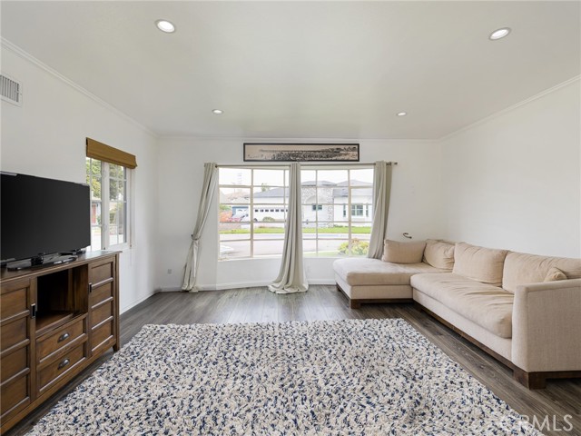 Detail Gallery Image 5 of 35 For 12509 Manor Dr, Hawthorne,  CA 90250 - 3 Beds | 2 Baths