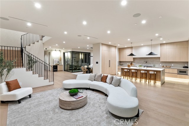 Detail Gallery Image 5 of 65 For 14738 Otsego St, Sherman Oaks,  CA 91403 - 5 Beds | 5/1 Baths