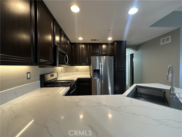 Detail Gallery Image 9 of 30 For 25190 Crest Haven St #2,  Murrieta,  CA 92562 - 2 Beds | 2 Baths