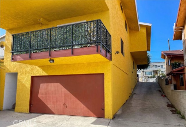 Detail Gallery Image 2 of 3 For 940 Hillcrest, El Segundo,  CA 90245 - 6 Beds | 6 Baths
