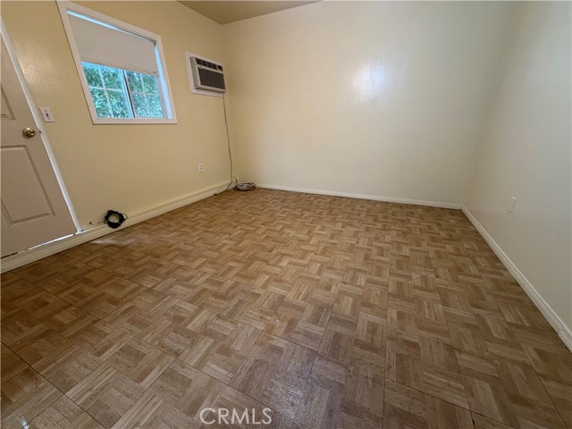 8360 Katherine Ave, Los Angeles, CA 91402 photo 19