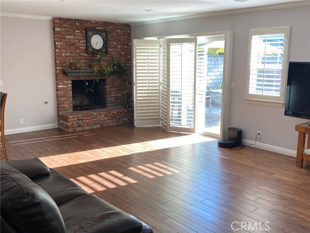 Livingroom w/Fireplace