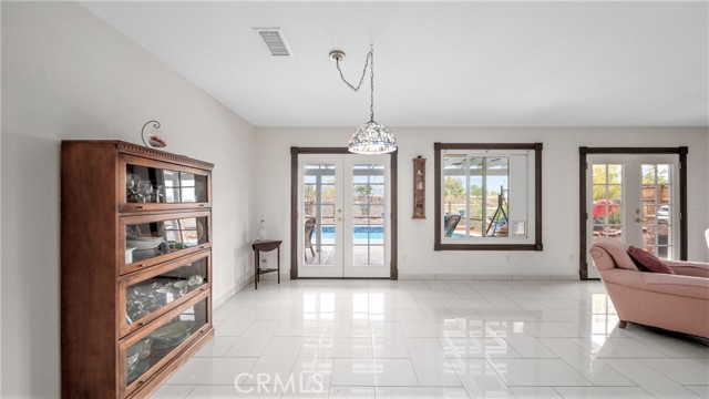 Detail Gallery Image 11 of 37 For 3368 Grand Teton Dr, Corona,  CA 92881 - 4 Beds | 2/1 Baths