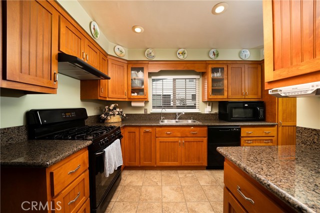 1626 Grove Place, Fullerton CA: https://media.crmls.org/medias/f470e828-71b1-4418-94a4-89a8ce3a55b3.jpg