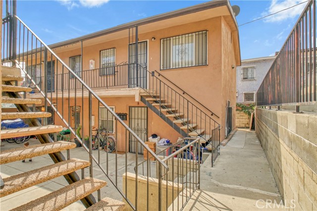 5274 Ithaca Avenue, Los Angeles CA: https://media.crmls.org/medias/f4722494-c257-4188-83d5-cd8d55feb916.jpg