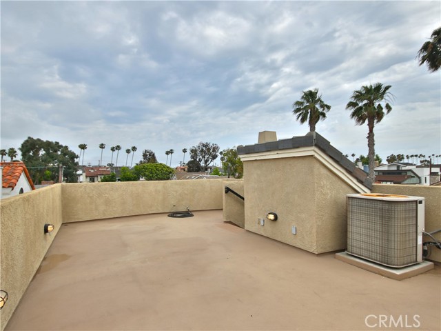 504 Dahlia Avenue, Corona del Mar CA: https://media.crmls.org/medias/f472b1cf-50d6-4c05-957f-13db8cf319e6.jpg