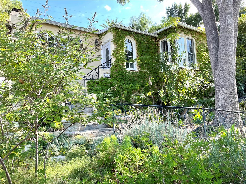 11316 Sunshine, Studio City, CA 91604