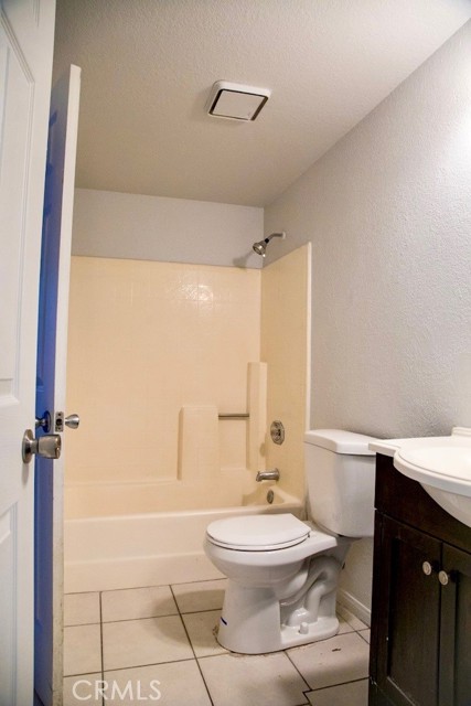 Detail Gallery Image 10 of 10 For 1003 Lightcap St, Lancaster,  CA 93535 - 2 Beds | 2 Baths