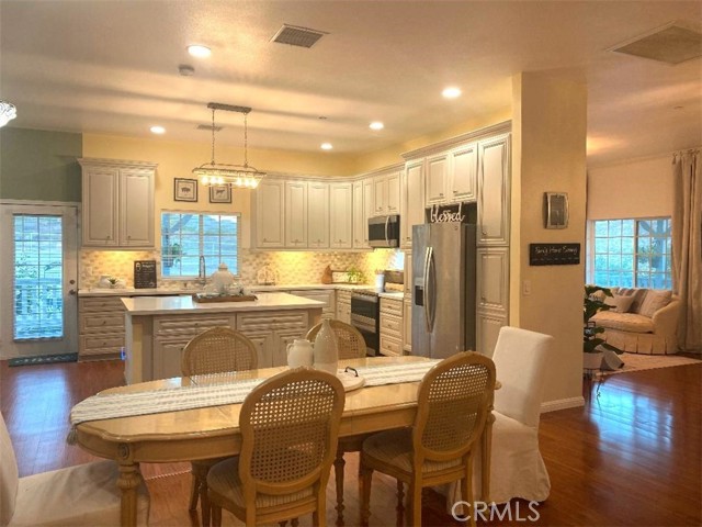 Detail Gallery Image 8 of 55 For 23711 California Ave, Hemet,  CA 92545 - 5 Beds | 3 Baths