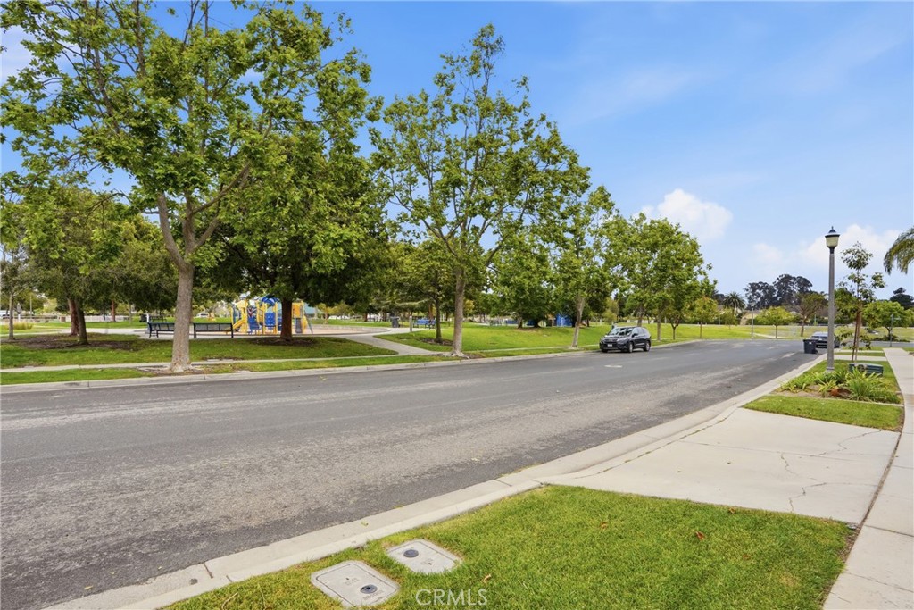 https://media.crmls.org/medias/f475b5be-f649-4184-95b8-0e549d02d5a3.jpg?preset=X-Large