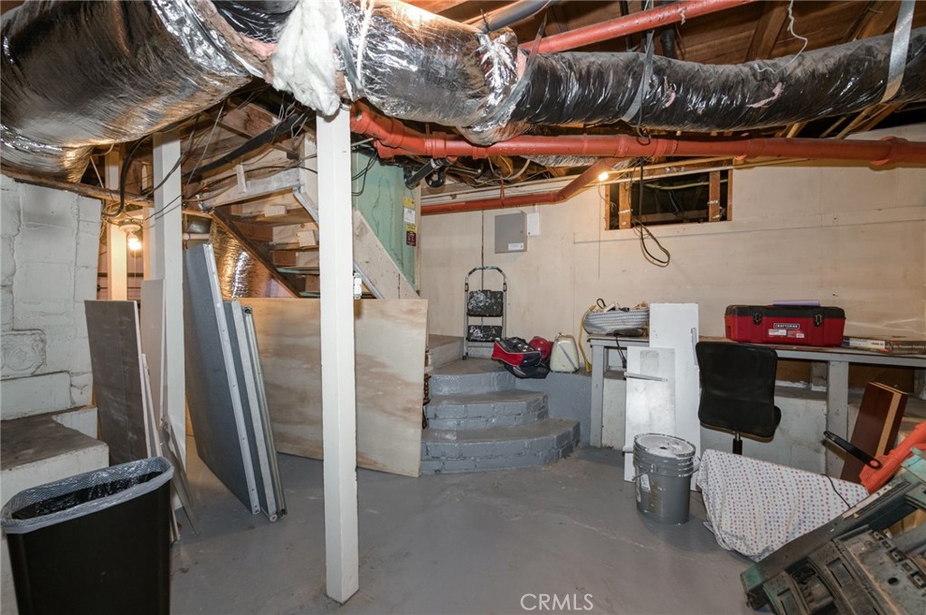 https://media.crmls.org/medias/f4765285-4154-40c3-b42c-faca0733e5a3.jpg?preset=X-Large