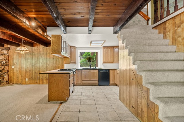 Detail Gallery Image 4 of 40 For 31413 Overhill Dr, Running Springs,  CA 92382 - 5 Beds | 2 Baths