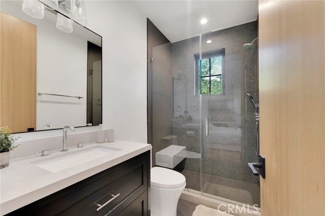 Detail Gallery Image 30 of 37 For 4919 Rhodes Ave, Valley Village,  CA 91607 - 5 Beds | 4/1 Baths