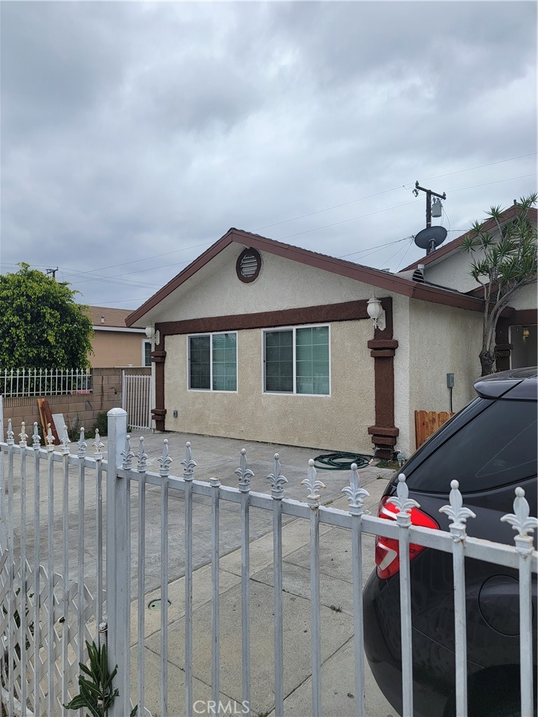 12046 Chesterton