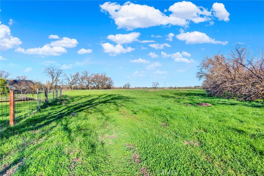 https://media.crmls.org/medias/f4799d5d-7b92-495a-9a9b-3eb2e967d8cf.jpg?preset=X-Large