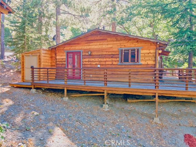 5475 Acorn Trail, Wrightwood CA: https://media.crmls.org/medias/f4799dd0-afca-4430-a348-8e430dd7e1e7.jpg