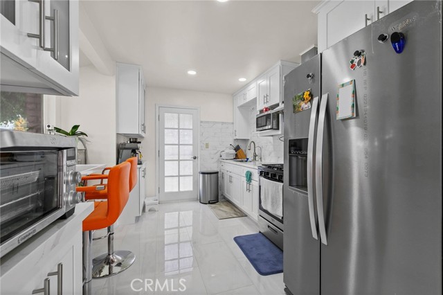 Detail Gallery Image 8 of 21 For 175 N San Gabriel Ave, Azusa,  CA 91702 - 2 Beds | 1 Baths