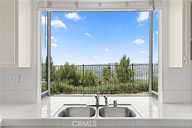 Detail Gallery Image 3 of 45 For 917 S Dylan Way, Anaheim Hills,  CA 92808 - 3 Beds | 2/1 Baths
