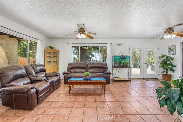 32272 Florida Avenue, Mentone CA: https://media.crmls.org/medias/f47bc021-6026-44de-b596-2bd4db70e47f.jpg