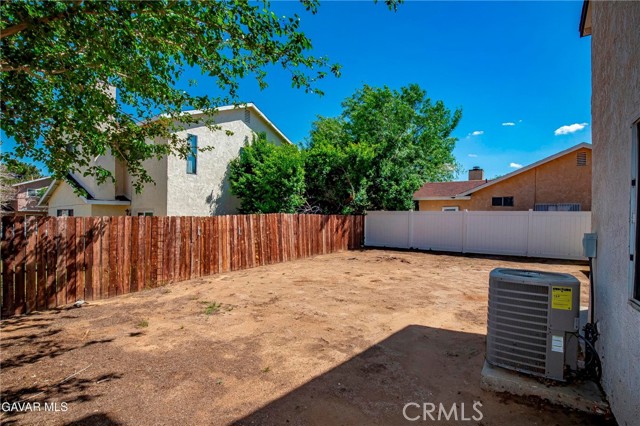 Detail Gallery Image 20 of 24 For 1822 Park Circle, Lancaster,  CA 93535 - 3 Beds | 3 Baths