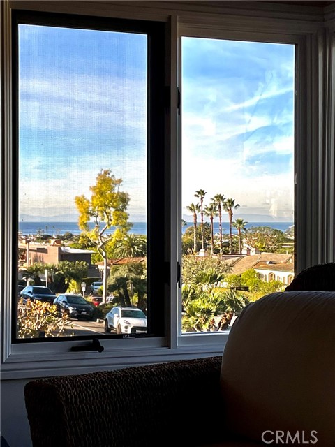 Detail Gallery Image 14 of 20 For 504 Avocado Ave, Corona Del Mar,  CA 92625 - 3 Beds | 3 Baths