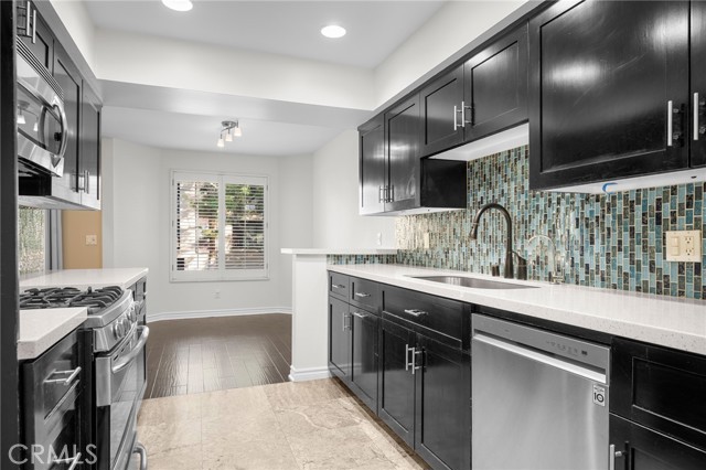 Detail Gallery Image 14 of 34 For 323 N Jackson #119,  Glendale,  CA 91206 - 2 Beds | 2/1 Baths