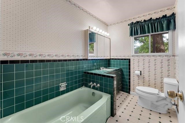 https://media.crmls.org/medias/f480a4ca-78b0-44a2-a279-1f786d04d58d.jpg?preset=X-Large