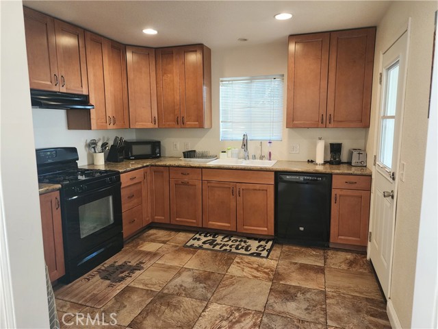 Detail Gallery Image 2 of 10 For 501 S Courtney, Fullerton,  CA 92833 - 4 Beds | 2 Baths