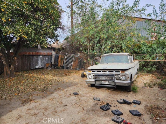 Detail Gallery Image 2 of 13 For 1629 E 41st Pl, Los Angeles,  CA 90011 - 3 Beds | 1 Baths