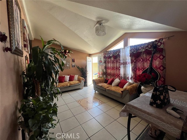 Detail Gallery Image 8 of 16 For 1241 N East St #136,  Anaheim,  CA 92805 - 4 Beds | 2 Baths
