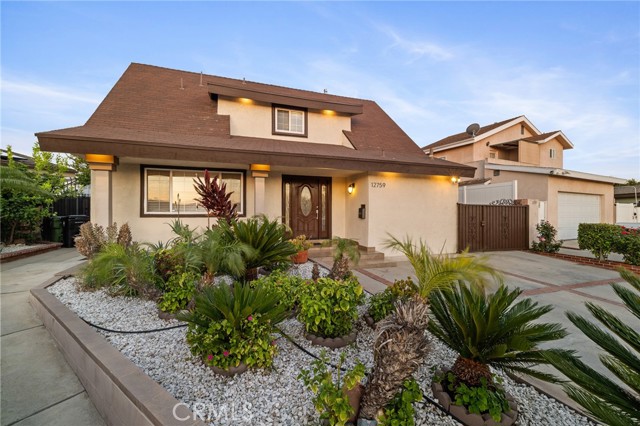 Detail Gallery Image 3 of 52 For 12759 Elkwood St, North Hollywood,  CA 91605 - 4 Beds | 3 Baths