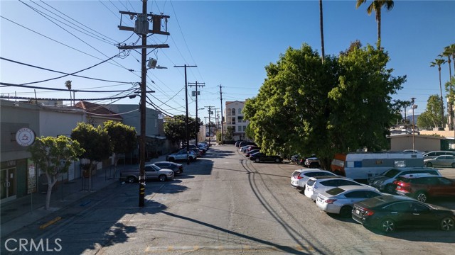 Image 21 of 30 For 18407 Sherman Way