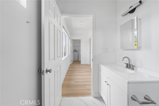 18656 Runnymede Street, Reseda CA: https://media.crmls.org/medias/f4814b8a-4cb7-425b-be8f-f32f7d81e3c2.jpg