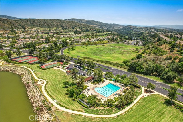 57 Hillrise, Rancho Santa Margarita CA: https://media.crmls.org/medias/f48166d9-f99e-4636-a7ba-ff42742464ff.jpg