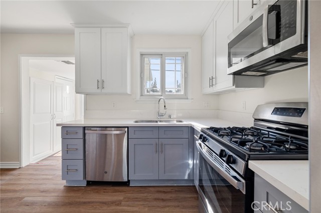 2109 N Dymond Street, Burbank CA: https://media.crmls.org/medias/f481b3d8-8bb0-4748-85df-52499f221314.jpg