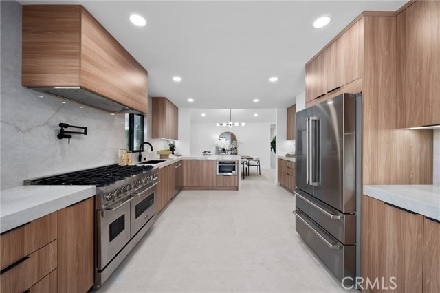 1975 E Mark Leslie, Palm Springs, CA 92264