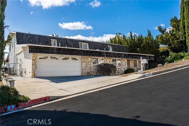 Detail Gallery Image 12 of 75 For 6040 Pat Ave, Woodland Hills,  CA 91367 - 5 Beds | 4/2 Baths