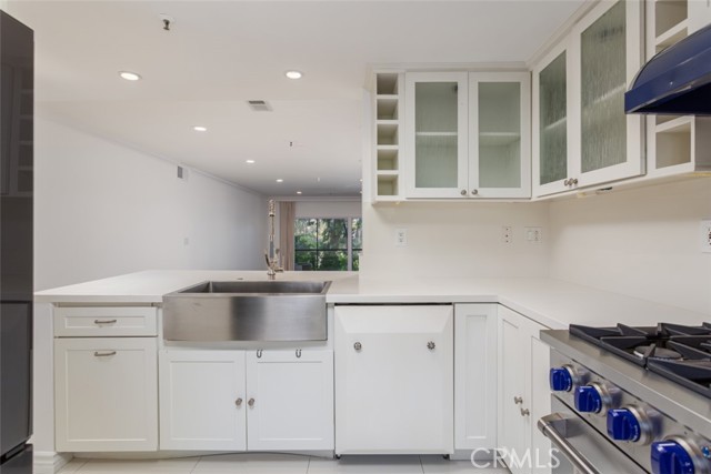 Detail Gallery Image 5 of 30 For 20 Sea Island Dr, Newport Beach,  CA 92660 - 2 Beds | 2 Baths