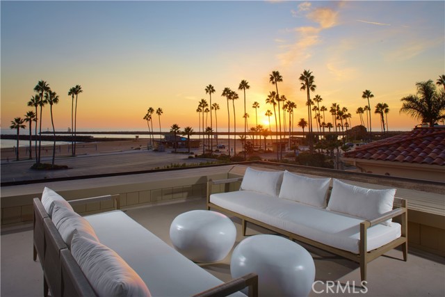 Detail Gallery Image 1 of 33 For 3024 Breakers Dr, Corona Del Mar,  CA 92625 - 7 Beds | 5/1 Baths