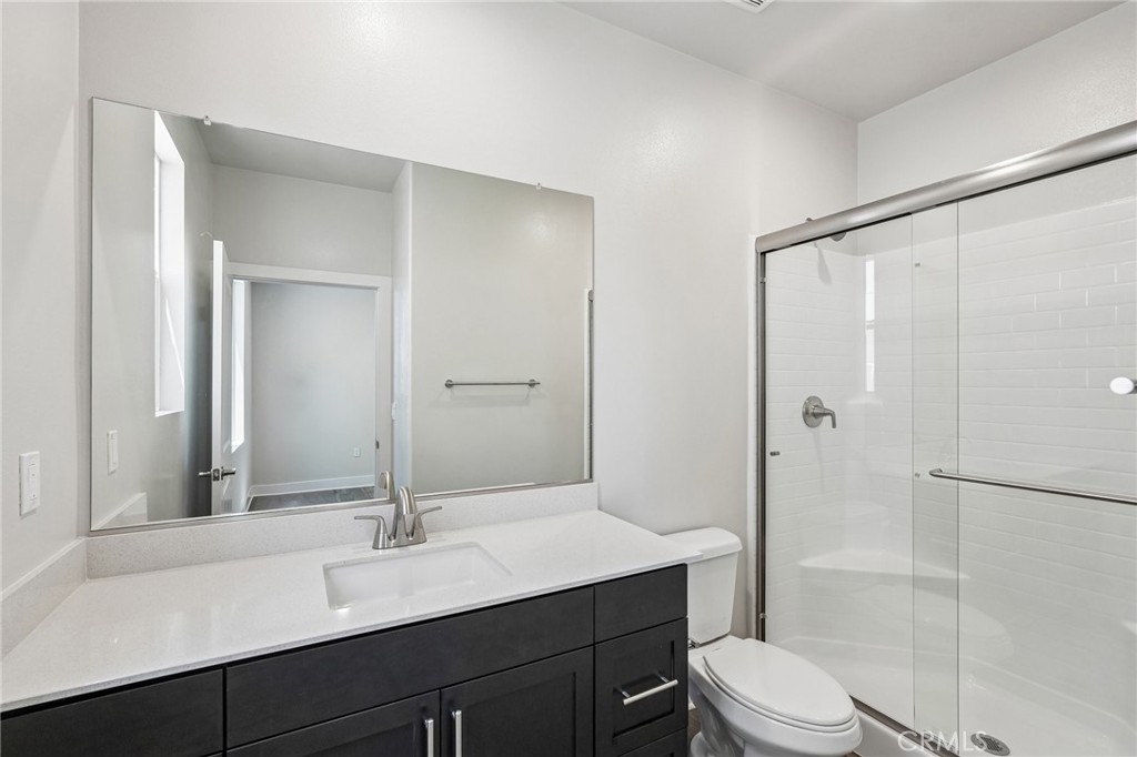https://media.crmls.org/medias/f48519ea-2f30-4799-9719-0c9dee63bce6.jpg?preset=X-Large