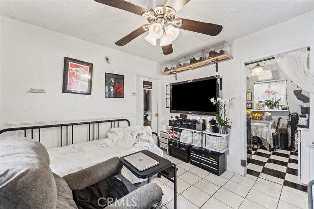 2424 West Boulevard, Los Angeles CA: https://media.crmls.org/medias/f48548ce-c513-4e62-95f3-f1c8df331608.jpg