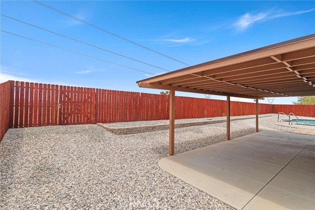 Detail Gallery Image 16 of 26 For 13628 Monterey, Victorville,  CA 92392 - 2 Beds | 2 Baths