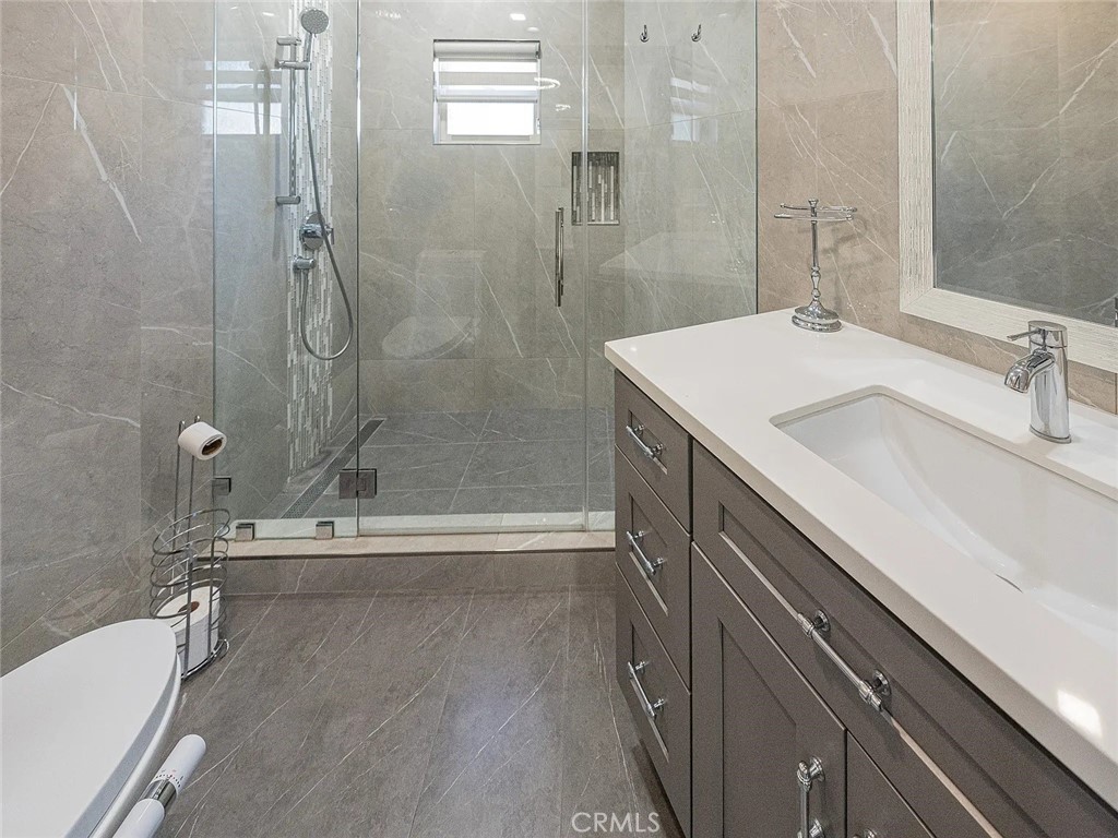 https://media.crmls.org/medias/f4858f76-1be9-41a5-a145-0f4db31841d0.jpg?preset=X-Large