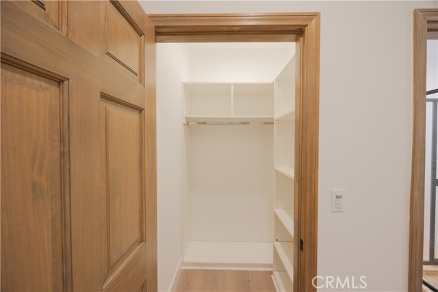 Detail Gallery Image 12 of 27 For 19617 Oxnard St, Tarzana,  CA 91356 - 3 Beds | 2 Baths