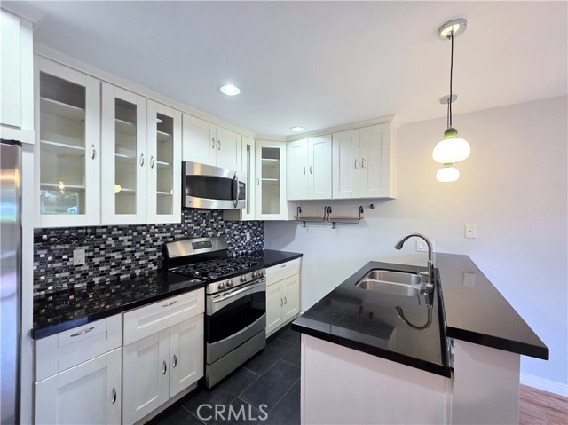 Detail Gallery Image 10 of 34 For 3701 Country Club Dr #3,  Long Beach,  CA 90807 - 2 Beds | 1/1 Baths