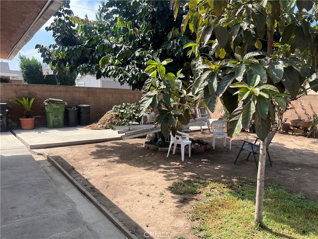 https://media.crmls.org/medias/f4876b22-b01d-49f0-9376-2a449b0487fd.jpg?preset=X-Large